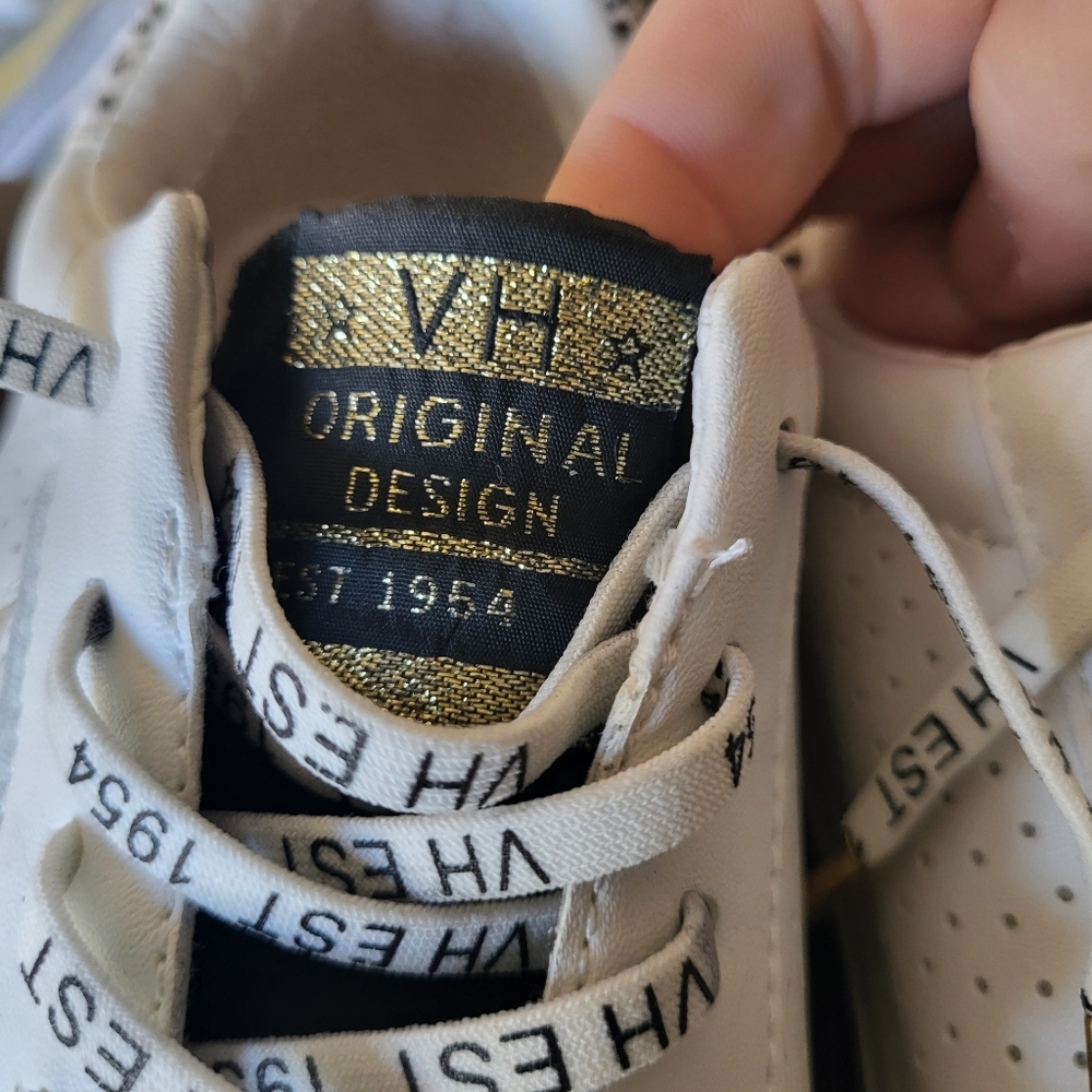 Vintage Havana White and Silver Star Sneakers - Picture 7 of 16
